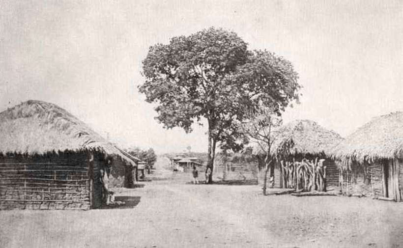 A antiga Arraial dos Couros, atual Formosa (GO), vizinha de Mestre D'Armas. Foto feita em 1892, pela Missão Cruls