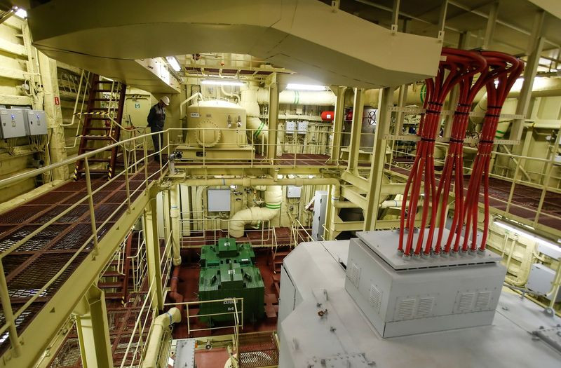 Interior de usina nuclear flutuante da Rússia — Foto: Maxim Shemetov/Reuters