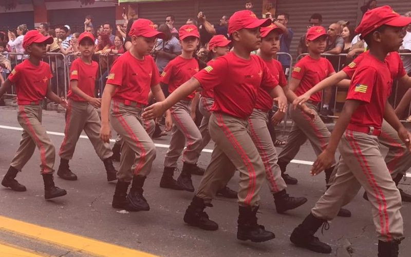 Desfile cívico-militar em comemoração aos 86 anos de Goiânia Goiás — Foto: Vanessa Chaves/G1