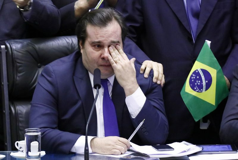 O presidente da Câmara, Rodrigo Maia (DEM-RJ), chora após ser aplaudido em plenário durante votação da reforma da Previdência — Foto: Luis Macedo/Câmara dos Deputados