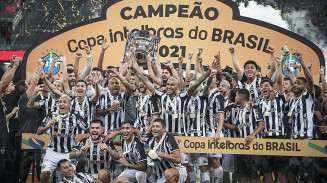 Jogadores do Galo erguem a taça da Copa do Brasil / Pedro Souza/Atlético