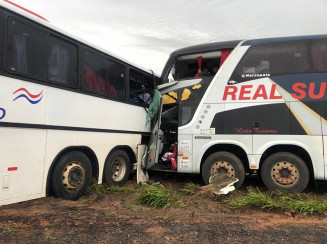 Colisão entre dois ônibus deixa 4 mortos no interior da Bahia — Foto: Redes sociais