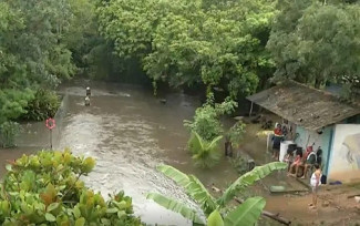 Pessoas ficaram ilhadas na região. | Foto: reprodução