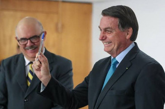 Professores da educação básica terão reajuste de 33,24% no piso salarial, diz Bolsonaro - (Foto: Reprodução/Twitter)