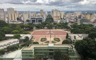 Vista do alto do Palácio Pedro Ludovico Teixeira, na Praça Cívica — Foto: Paula Resende/ G1