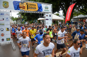 1ª Corrida da Polícia Civil leva mais de 800 pessoas as ruas de Formosa; veja fotos e vídeo