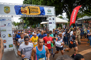 1ª Corrida da Polícia Civil leva mais de 800 pessoas as ruas de Formosa; veja fotos e vídeo