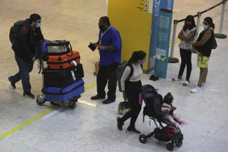 Foto: Reprodução/Movimentação de viajantes vindos do exterior no desembarque no Aeroporto Internacional de São Paulo, em GuarulhosFábio Vieira/Metrópoles