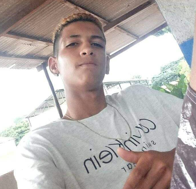 Jovem De 19 Anos é Assassinado A Facadas Enquanto Bebia Junto Com ...