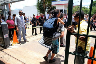 Estudantes chegam para provas do Enem (Foto: Wilson Dias/Agência Brasil)