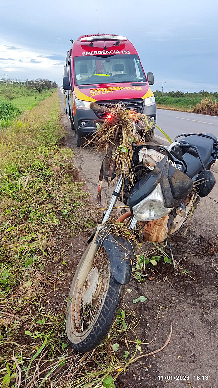 Casal fica ferido após motociclista perder o controle e cair na BR-020 ...