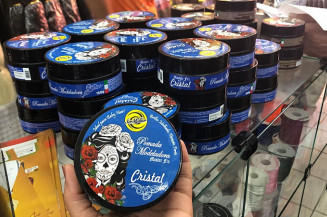 Anvisa proíbe comercialização, distribuição, fabricação, propaganda e uso de uma série de produtos para cabelos, como a Pomada Modeladora Master Fix Cristal Ser Mulher, recolhida pelo Procon-PE - FOTO: PROCON-PE/DIVULGAÇÃO