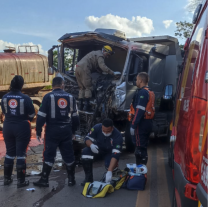 Colisão entre caminhões na BR-020 próximo a entrada de Formosa, deixa dois feridos; um deles em estado grave, veja vídeo