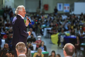 Governador Ronaldo Caiado durante discurso. Foto: SECOM