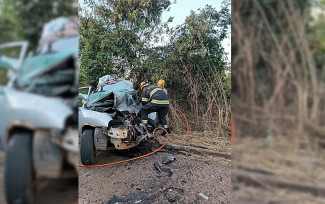 Carro destruído após acidente em Urutaí — Foto: Divulgação/Corpo de Bombeiros