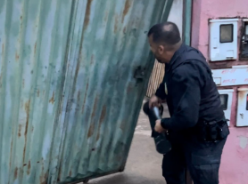 Mãe é presa sob suspeita de alcoolizar e explorar sexualmente sua filha de 14 anos