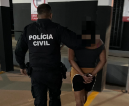 Mãe é presa sob suspeita de alcoolizar e explorar sexualmente sua filha de 14 anos