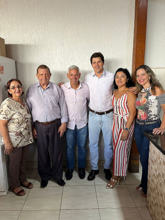Vereador Marquim Araújo, vice-governador Daniel Vilela e Neném Araújo ao centro da imagem.