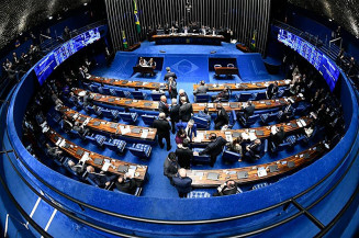 Comissão do Senado aprova PEC para tornar crime porte e posse de qualquer quantidade de drogas