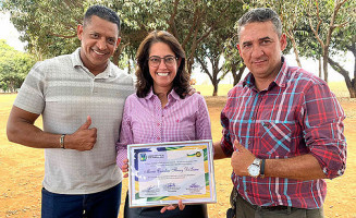 Caroline Fleury recebe sexto título de cidadania por cidades do Entorno-DF