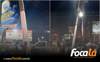 Mulher morre após carro bater contra poste em Caldas Novas