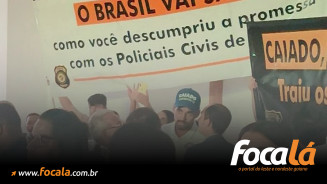 O protesto de policiais civis contra Caiado em Salvador