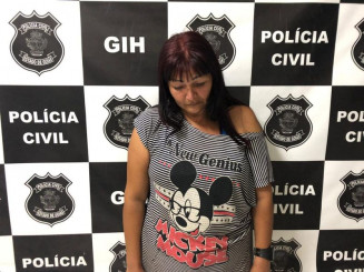 Mulher de 47 anos suspeita de crimes em casa usada para consumo de drogas em Goiânia foi presa pela Polícia Civil (Foto: Divulgação/ GIH-Anápolis)