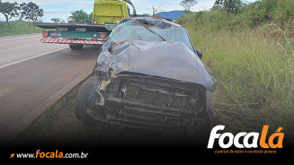 Bebê de 6 meses morre após ser arremessado para fora de carro que capotou em Goiás