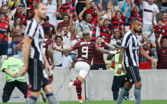 Rudy Trindade / FramePhoto / Agência O Globo Flamengo venceu o Botafogo em clássico quente pelo Brasileirão