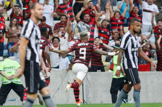 Rudy Trindade / FramePhoto / Agência O Globo Flamengo venceu o Botafogo em clássico quente pelo Brasileirão