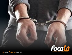 Homem é preso após ameaçar matar familiares durante surto em desavença doméstica