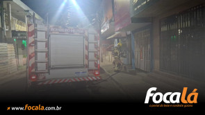 Corpo de Bombeiros combate incêndio em residência no Centro de Formosa