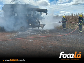 Incêndio destrói colheitadeira durante operação em lavoura de milho na Zona Rural de Formosa