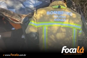 Colisão frontal entre dois veículos deixa quatro pessoas feridas na GO-430, em Formosa
