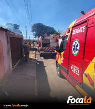 Corpo de Bombeiros combate incêndio em residência abandonada na Vila Imperatriz, em Formosa