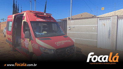 Jovem é conduzido ao Hospital Estadual de Formosa após cair de banqueta no Parque São Francisco, em Formosa