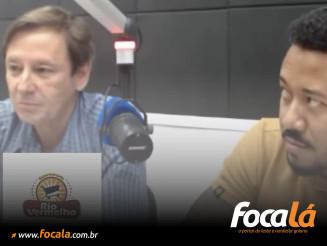 Pedro Ivo durante entrevista à Rádio Terra FM