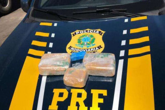 A droga estava escondida em um compartimento do carro (foto: Polícia Rodoviária Federal/Divulgação)