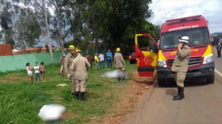 Casal morreu após moto em que estavam bater de frente com carro na GO-060 em Trindade — Foto: Divulgação/Corpo de Bombeiros