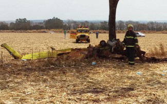 Avião de pequeno porte caiu em uma fazenda de Rio Verde, logo após decolagem, Foto: Reprodução/TV Anhanguera