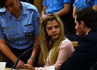 Brenda cortou parte do pênis e os testículos do amante com uma tesoura de jardinagem (Foto: Laura Lescano/AFP)