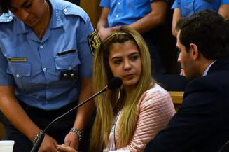 Brenda cortou parte do pênis e os testículos do amante com uma tesoura de jardinagem (Foto: Laura Lescano/AFP)