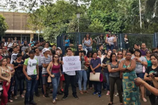 Professionais da Educação da rede estadual fizeram manifestação na Seduce | Foto: Thaís Lobo/Mais Goiás