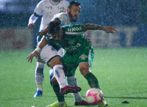 O resultado tirou os catarinenses da lanterna da tabela, mas não ajudou na briga para sair da degola, enquanto os goianos se aproximaram do G6.