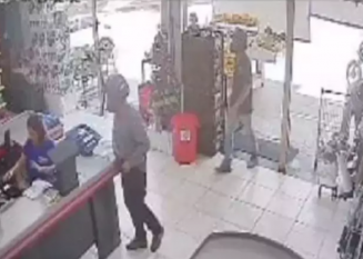 Policial de férias prende assaltante de supermercado (Foto: Reprodução)