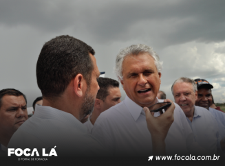 Repórter Junicesar Popó da Terra FM de Formosa, entrevista Governador Ronaldo Caiado. Foto: Elias Lopes Portal Foca Lá