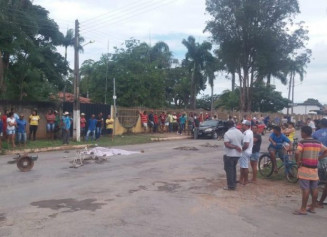 Crianças morrem após serem atropeladas por caminhão, em Divinópolis de Goiás (Foto: Leitor/Mais Goiás)