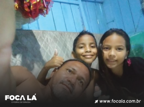 Há 8 anos, Ricardo cuida sozinho das crianças que foram abandonadas pela mãe. Foto: Arquivo pessoal