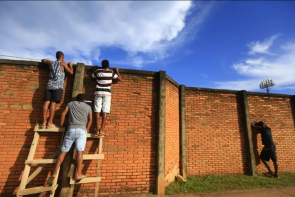 Com portões fechados, Brasiliense vence o Formosa no Diogão