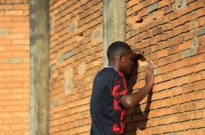 Com portões fechados, Brasiliense vence o Formosa no Diogão